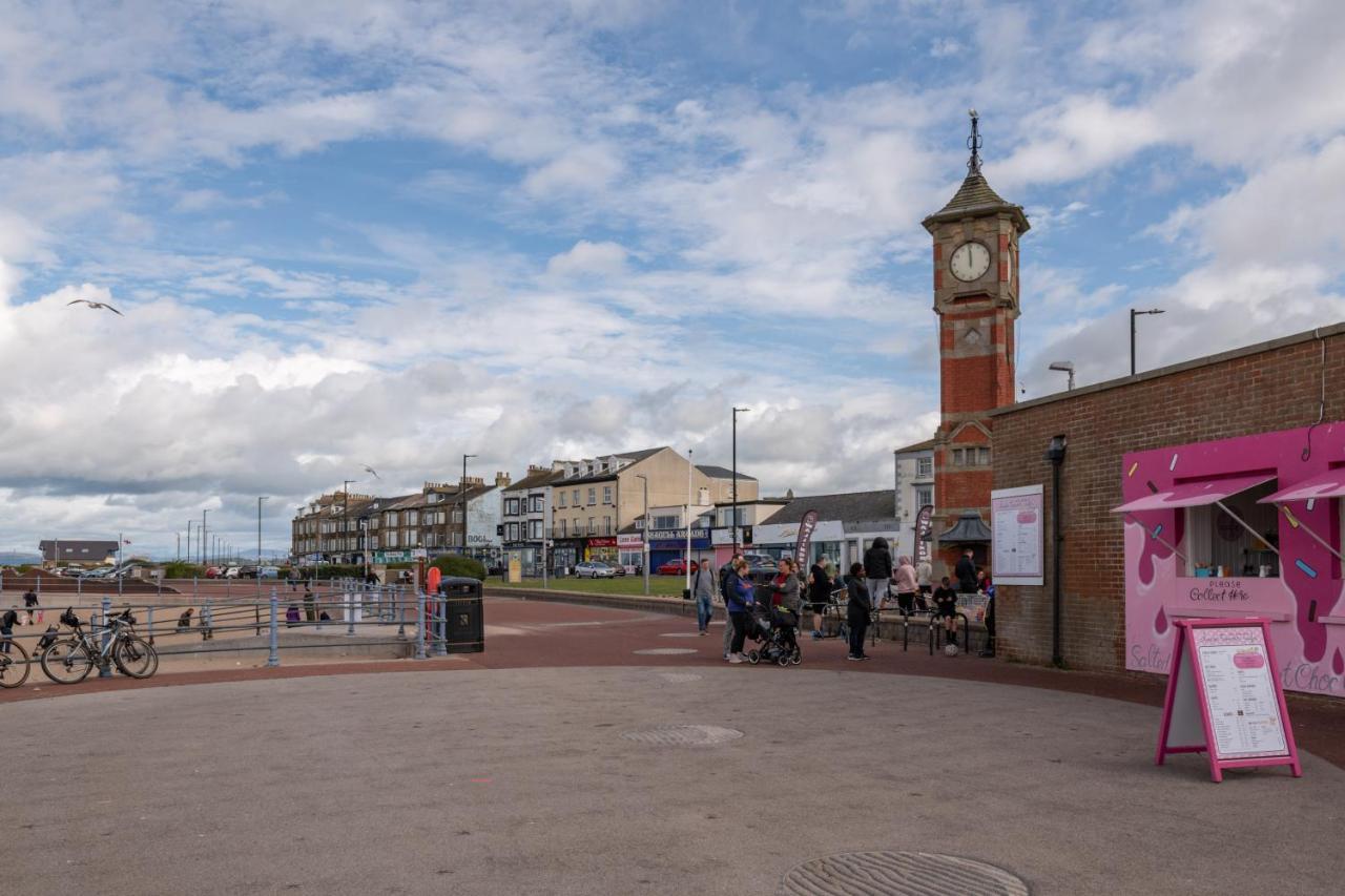 The Croston Balcony Apartment- Morecambe Central Promenade, Beach Front And Sea Views Экстерьер фото